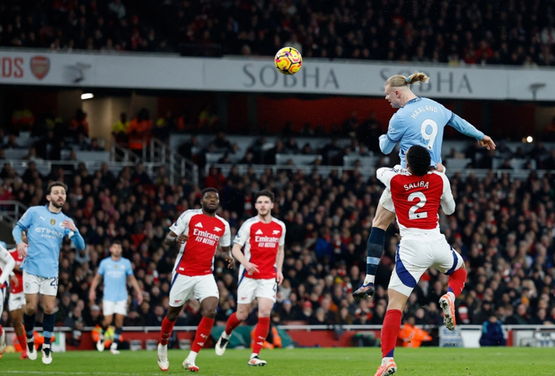 arsenal-thang-nhung-chua-yen-tam-man-city-van-la-cai-bong-am-anh